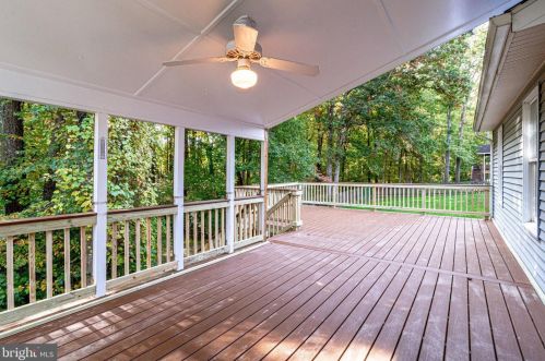 5901 Oakland Park Dr, Springfield VA  22015-2442 exterior