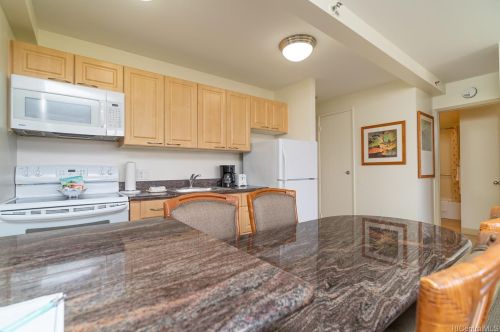 229 Paoakalani Ave, Honolulu HI 96815-3764 exterior