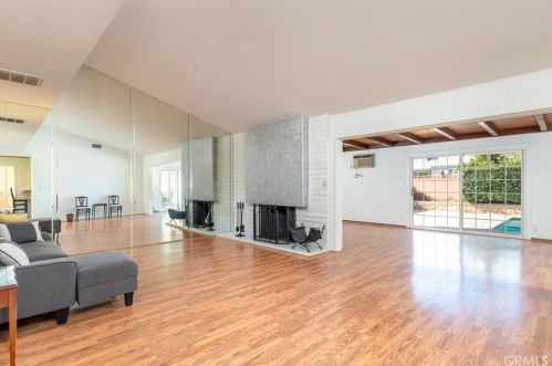 6549 Whitaker Ave, Van Nuys, CA 91406-5517