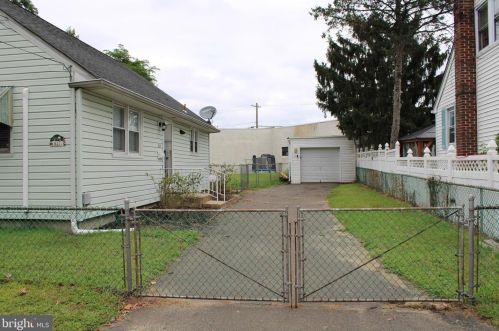 817 Center St, Gloucester, NJ 08030-2321