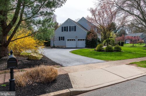19 Fox Chase Ln, Montgomery, NJ 08502-5716