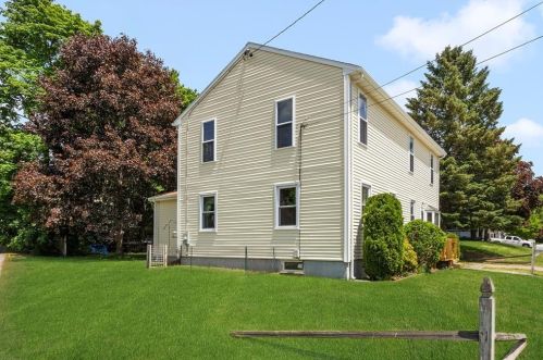 105 Maple St, Lincoln, RI 02838-1506
