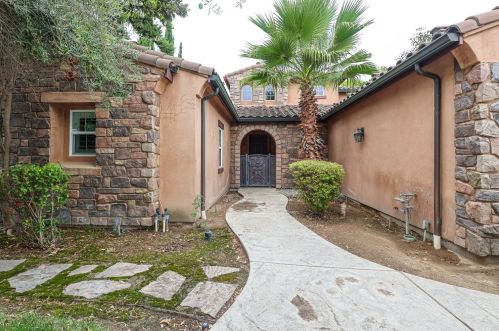 375 Lead Ave, Fresno, CA 93706-2240