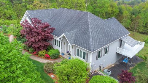 8 Ledgewood Dr, Londonderry, NH 03053-4082