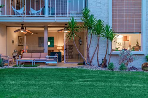 527 Desert Lakes Dr, Palm Springs, CA 92264-5509