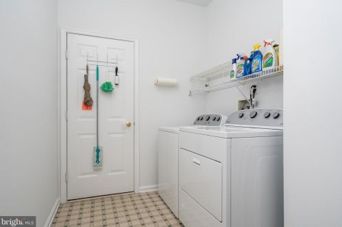 117 Meadowlark Dr, Trenton NJ  08690-3547 exterior