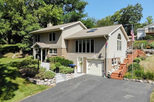 8904 Oriole Trl, Bull Valley, IL 60097-9408