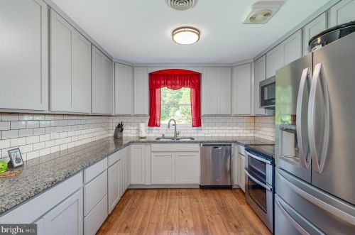 365 Big Oak Dr, Shepherdstown WV 25443-4598 exterior