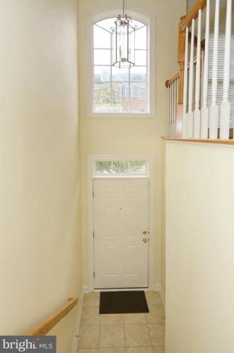 8408 Chaucer House Ct, Lorton, VA 22079-5009