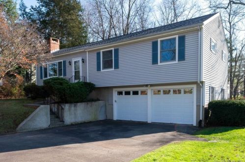 16 Copper Beach Ct, Kensington, CT 06037-2046
