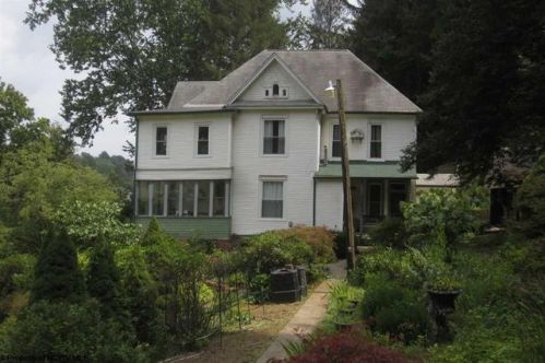 16 Morris St, Industrial, WV 26426-1209