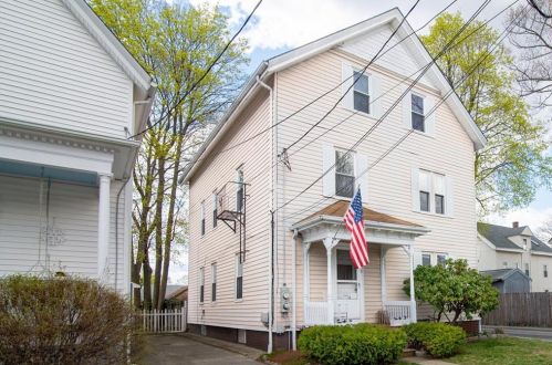 8 Livingston St, Lincoln, RI 02865-1921