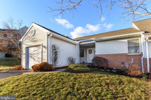 1089 Birch Knoll Dr, Harrisburg, PA 17111-4752