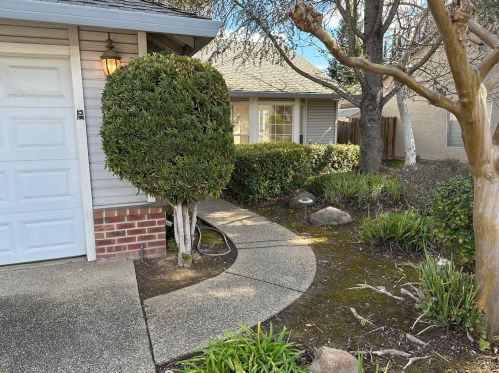 5737 Laguna Park Dr, Elk Grove, CA 95758-4746
