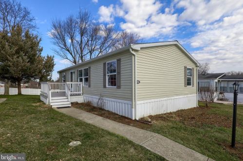 206 Greyfield Dr, Lancaster PA 17603-4691 exterior