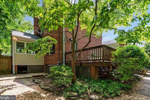 1517 Forest Glen Rd, Silver Spring MD 20910-1122 exterior