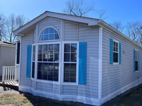 215 Cooper Ln, Warwick, RI 02818-1598