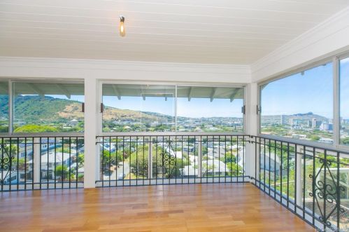 2021 Kakela Dr, Honolulu HI  96822-2158 exterior