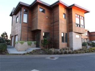 2731 Colony Cir, Bandon, OR 97411-8887