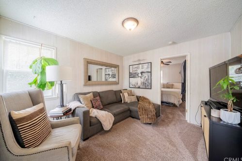 624 15th St, Huntington Beach CA  92648-4048 exterior