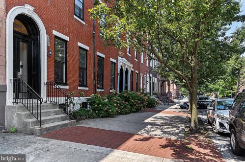 1826 Green St, Philadelphia, PA 19130-3933