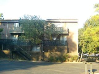 4751 Towering Oaks Dr, Memphis, TN 38117-5027