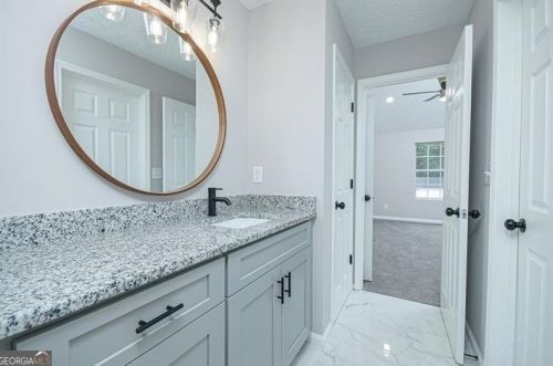 5484 Denny Dr, Atlanta GA  30349-5223 exterior