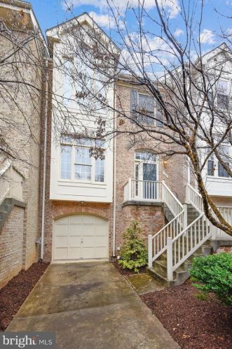 1367 Heritage Oak Way, Herndon, VA 20194-1905