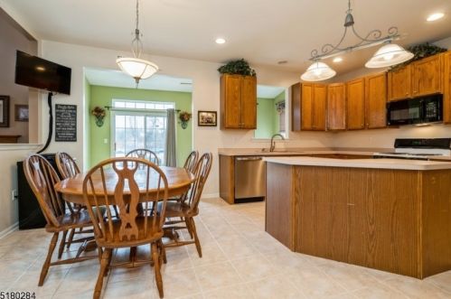 37 Dorset Dr, Hackettstown NJ  07840-5010 exterior