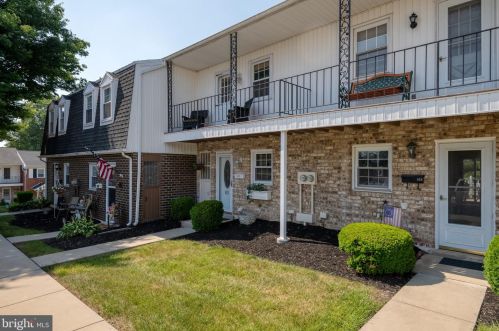 625 Colony Dr, York, PA 17404-1738