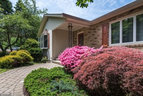10 Harrison Rd, Kinnelon, NJ 07405-2519