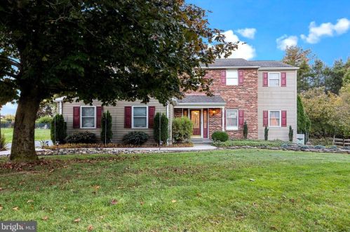 51 Savage Dr, Southampton, PA 18966-2258