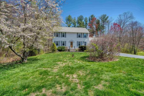 12 Colonial Dr, Londonderry, NH 03053-2563
