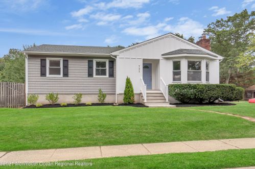 721 Harmony Rd, Middletown NJ  07748-5137 exterior