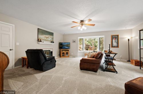 875 Colleen Ave, Saint Paul MN  55126-6401 exterior