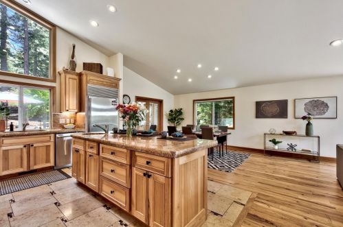 11455 Sitzmark Way, Truckee CA  96161-6163 exterior