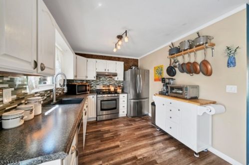 20 Lawrence Dr, Hackettstown NJ  07840-2510 exterior