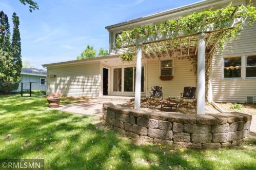 7181 Glenross Rd, Saint Paul, MN 55125-1656