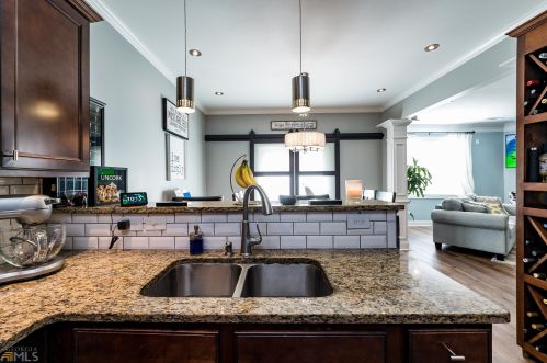 420 Fernbay Dr, Atlanta GA  30331-8956 exterior