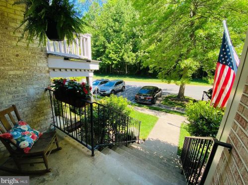 9011 Golden Sunset Ln, Springfield, VA 22153-2454