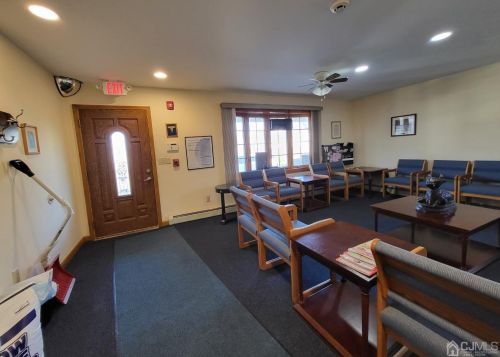 870 Green St, Iselin, NJ 08830-2102