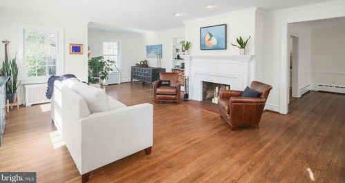 1023 Washington Ave, Tavistock NJ 08033-3605 exterior