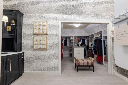 6470 Long Is Dr, Atlanta GA  30328-3043 exterior