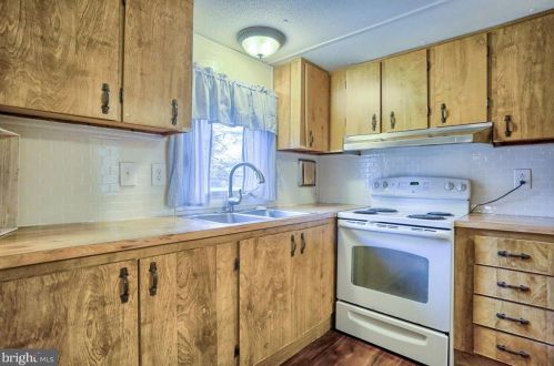 606 Spg Gdn St, Carlisle PA  17013-2526 exterior