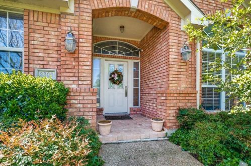 2300 Manchester Ct, Carrollton, TX 75006-2637