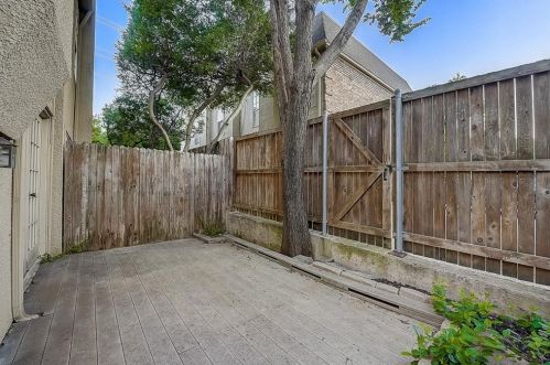 4017 Buena Vista St, Dallas TX  75204-1606 exterior