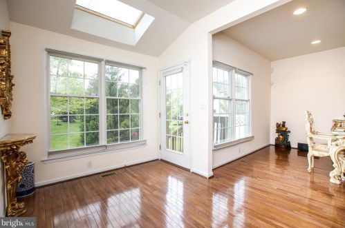 9 Nestlewood Way, Princeton NJ  08540-6132 exterior