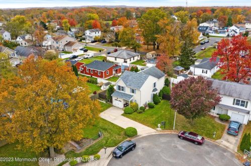 125 Shoreland Ter, Middletown NJ  07748-6212 exterior