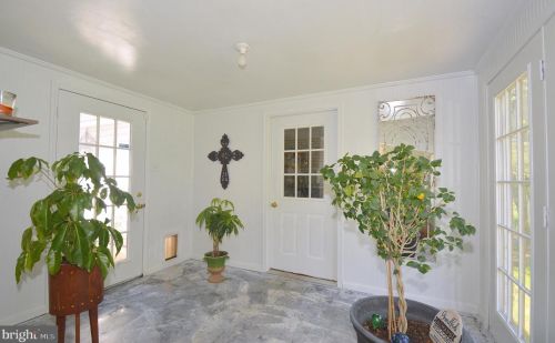 48 Calvin Unger Ln, Berkeley Springs WV 25411-5181 exterior