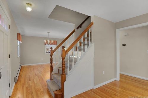 54 Saginaw St, Wapping CT  06074-2122 exterior